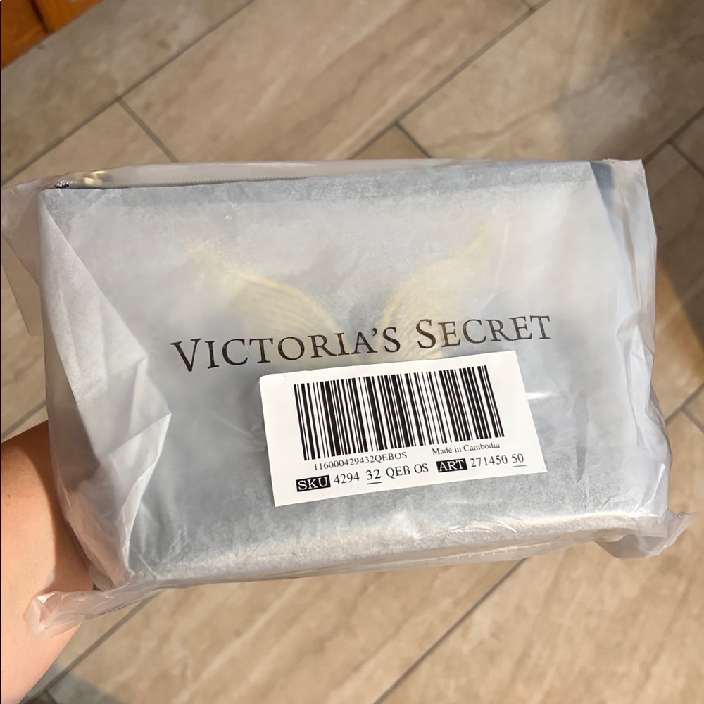 VICTORIAS SECRET COSMETIC POUCH - Picture 4 of 4